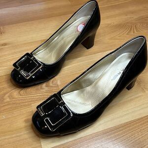 Tahari Black Shelby Buckle Heels Womens 8